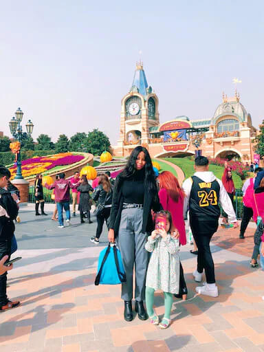 Au pair with host family child